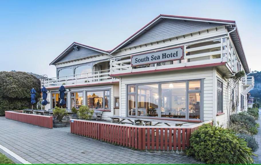 South Sea Hotel - Stewart Island Half-moon Bay Esterno foto