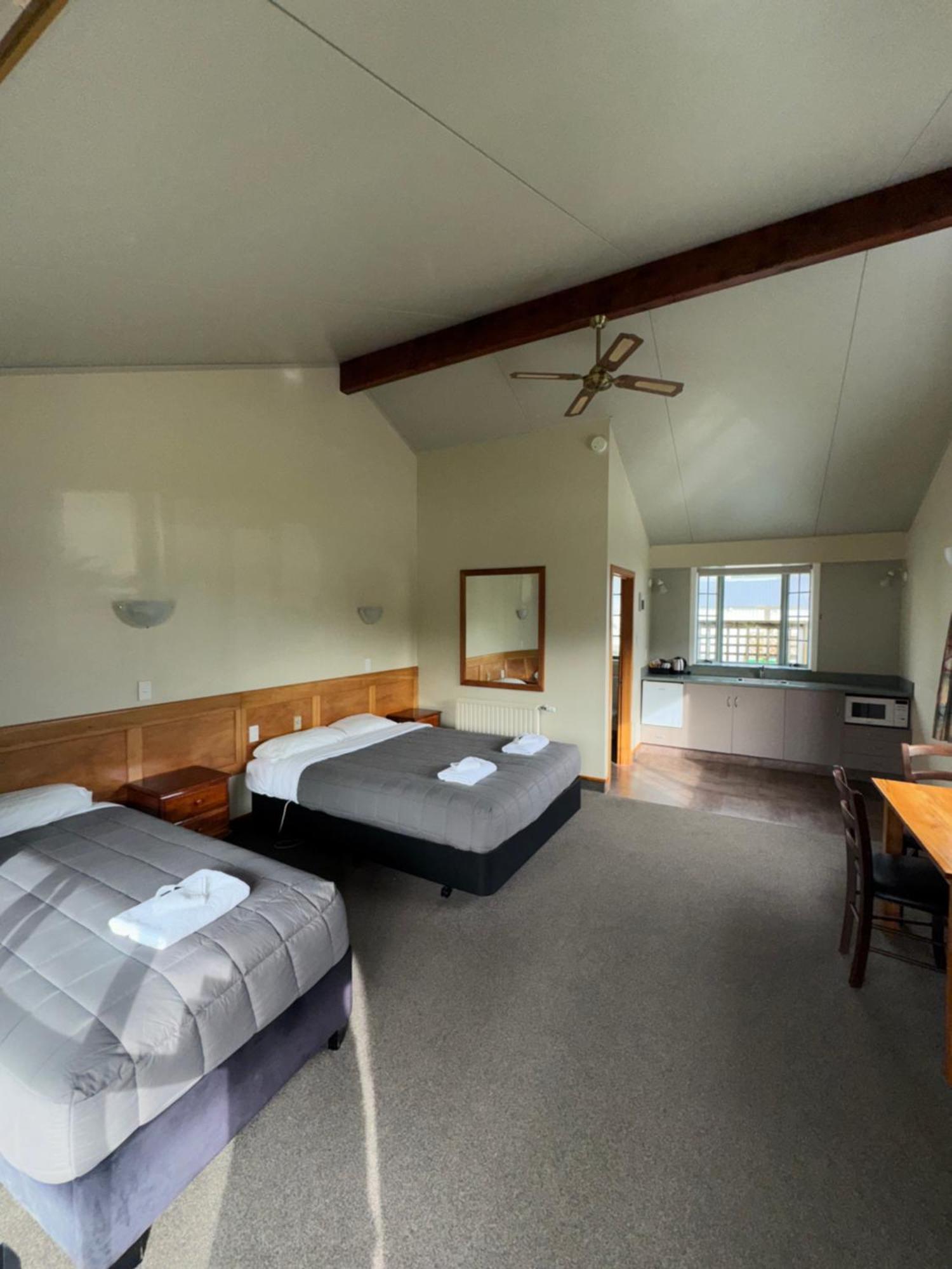 South Sea Hotel - Stewart Island Half-moon Bay Esterno foto