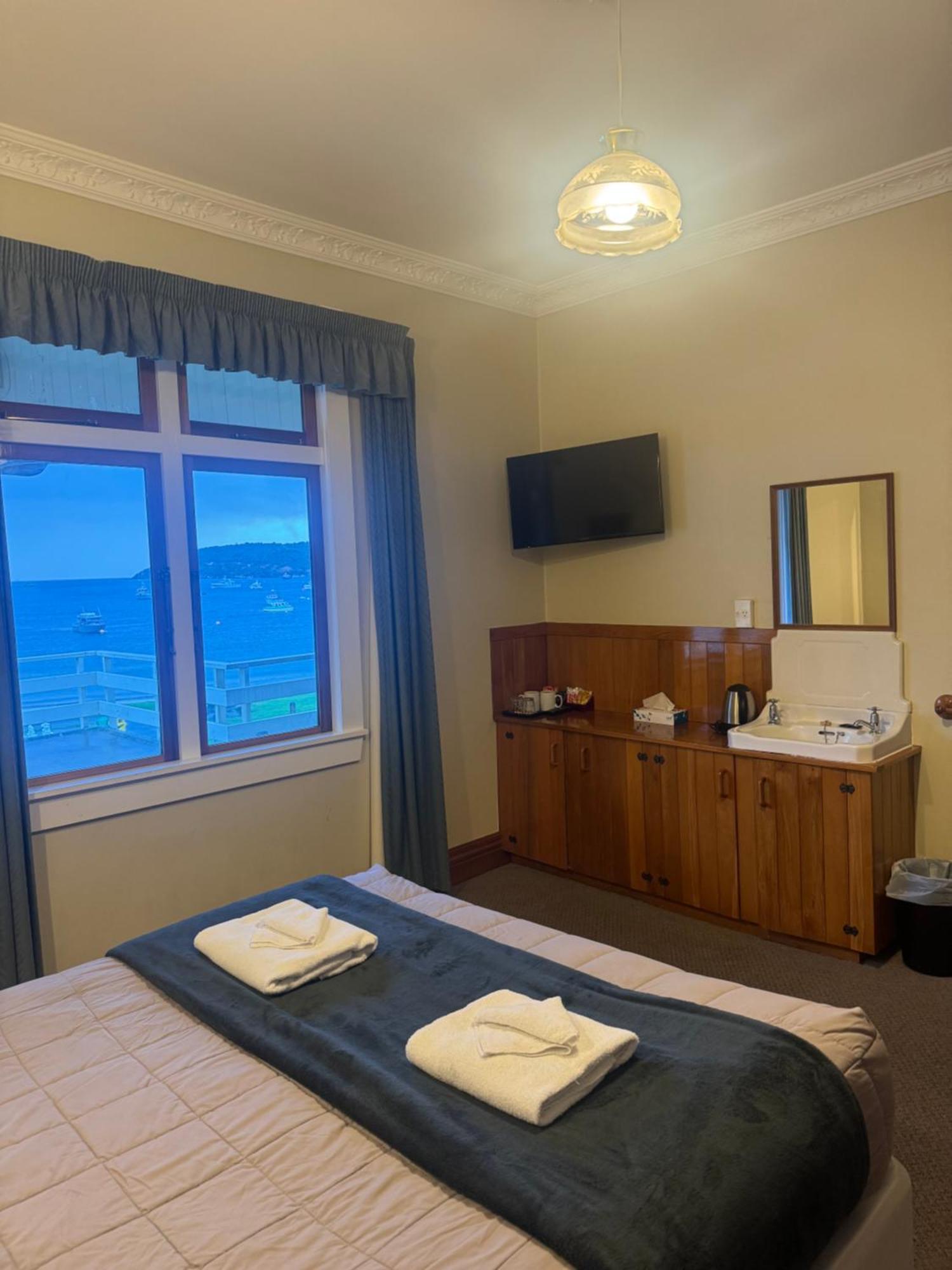 South Sea Hotel - Stewart Island Half-moon Bay Esterno foto